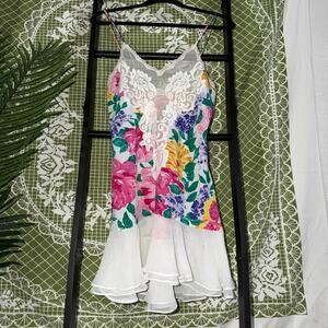 🌸 Vintage 90s Gold Label Victoria’s Secret Floral Lace Slip 🌸